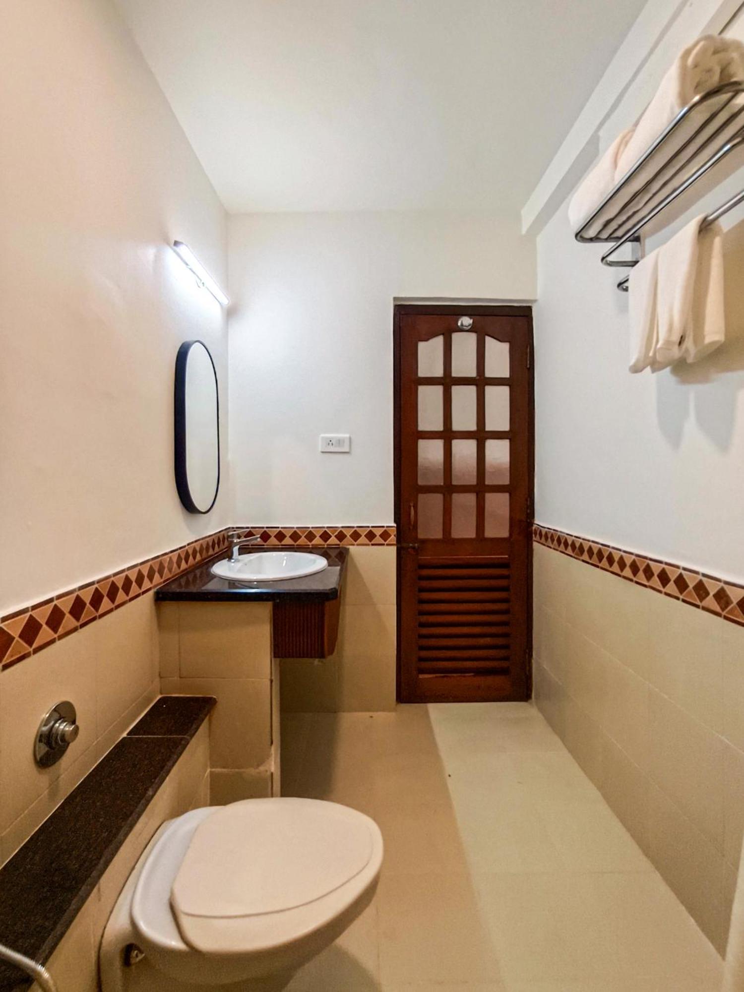 Olive Hotel Alidia Beach Resort By Embassy Group Baga Extérieur photo